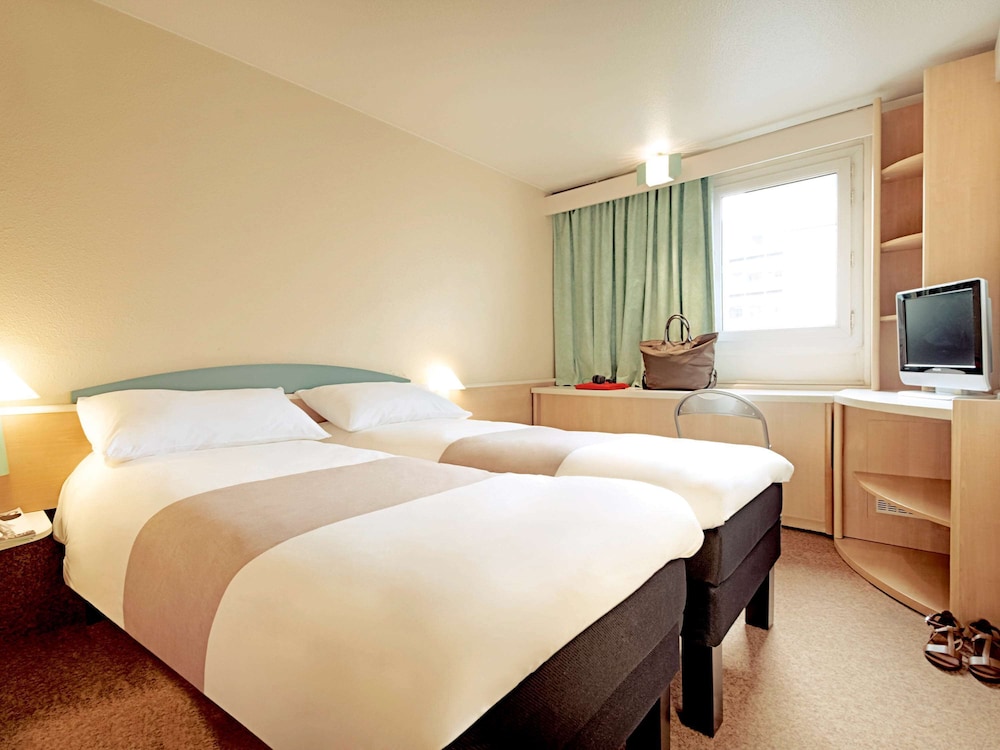 Habitación estándar con 2 camas individuales del hotel Ibis Düsseldorf Hauptbahnhof. Foto 4