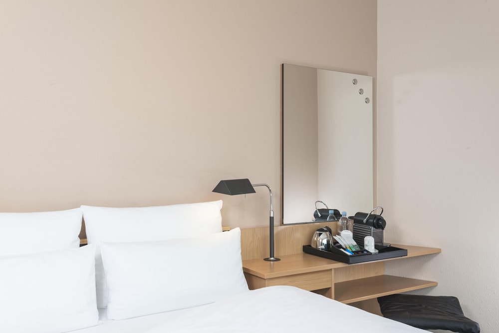 Habitación superior del hotel Nh Düsseldorf City. Foto 2