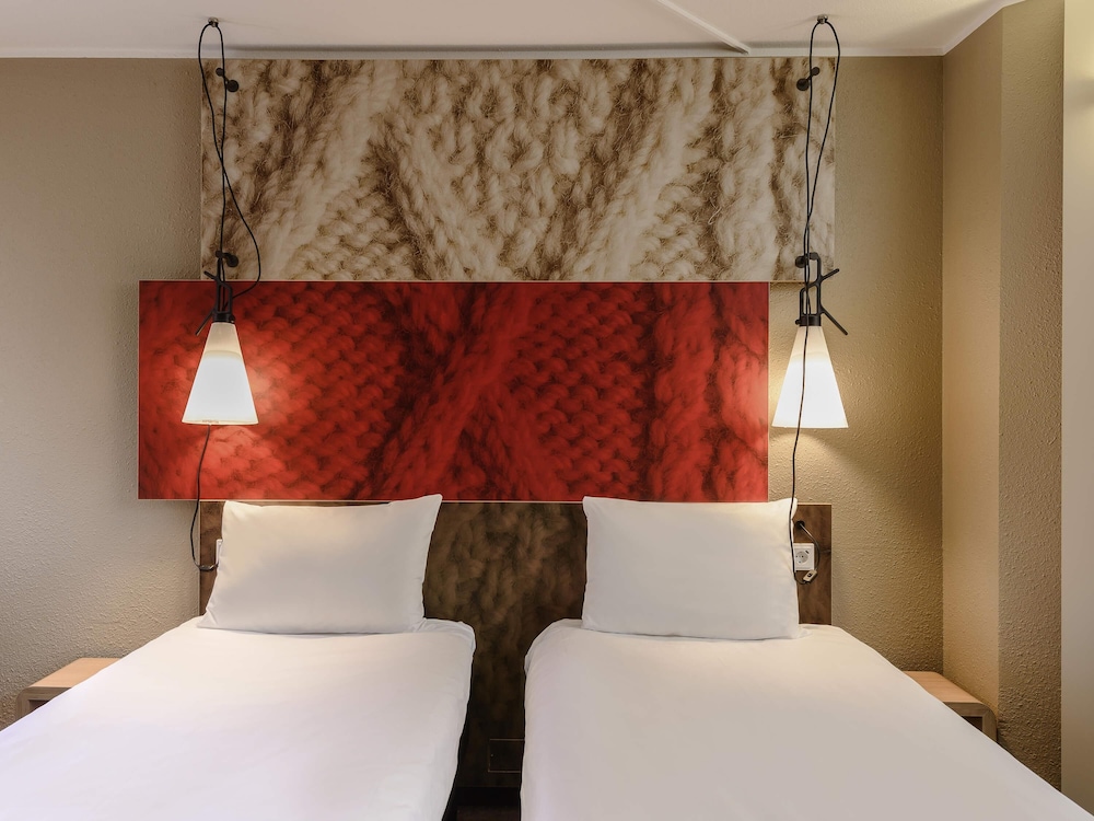 Habitación estándar con dos camas individuales del hotel Ibis Frankfurt Centrum