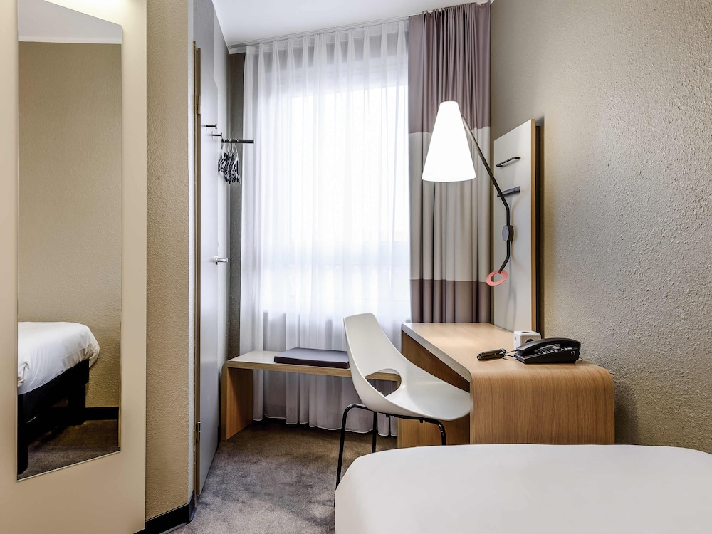 Habitación Individual Económica del hotel Ibis Frankfurt Centrum. Foto 2