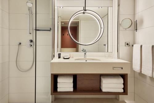 Habitación Premium - 2 camas individuales del hotel Sheraton Frankfurt Airport and Conference Center. Foto 4