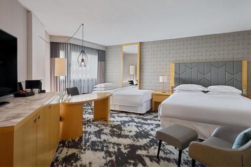 Habitación Familiar - 1 cama extragrande o 1 cama individual del hotel Sheraton Frankfurt Airport and Conference Center. Foto 6