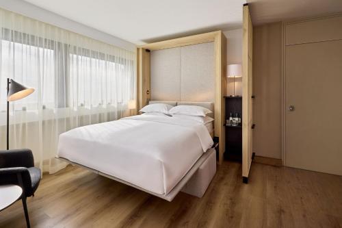 Estudio Murphy - 1 cama extragrande del hotel Sheraton Frankfurt Airport and Conference Center. Foto 4