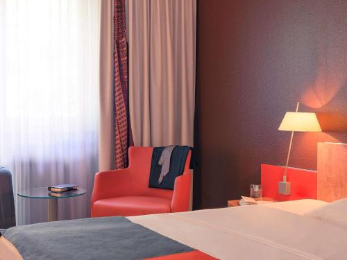 Habitación Doble Superior con vistas al patio del hotel Mercure and Residenz Frankfurt Messe. Foto 13