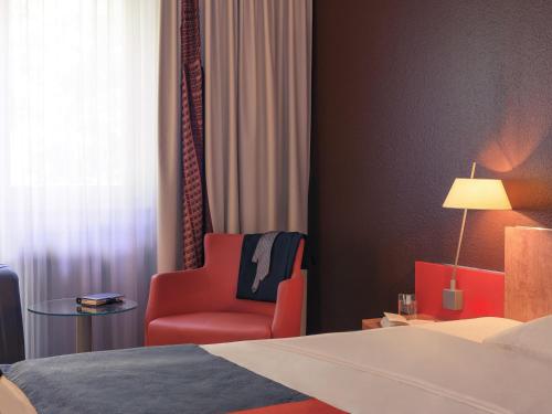 Habitación Doble Superior con vistas al patio del hotel Mercure and Residenz Frankfurt Messe. Foto 8