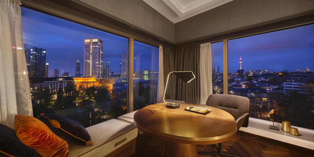 Suite junior del hotel Hilton Frankfurt City Centre