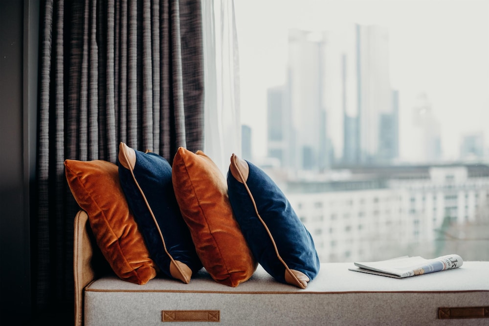 Suite junior del hotel Hilton Frankfurt City Centre. Foto 4