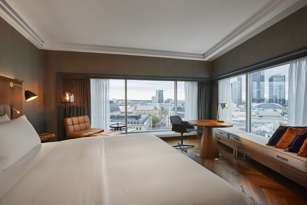 Suite junior del hotel Hilton Frankfurt City Centre. Foto 8
