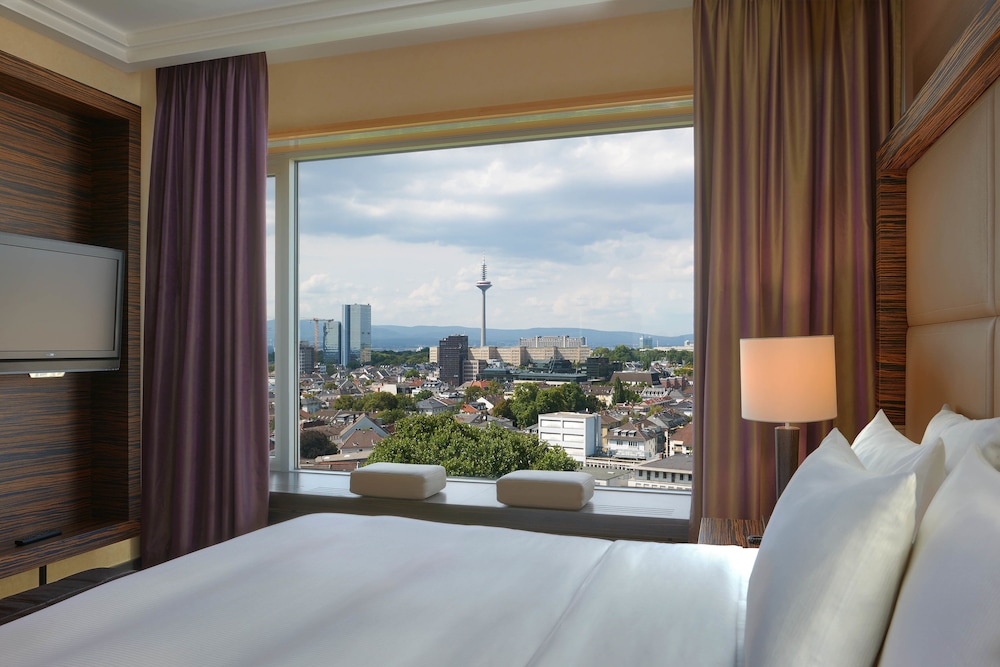 Suite, 1 cama de matrimonio grande (Penthouse) del hotel Hilton Frankfurt City Centre. Foto 7