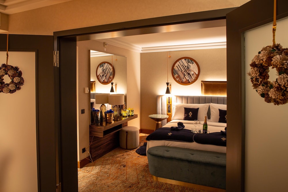 Ático, 1 cama de matrimonio grande del hotel Hilton Frankfurt City Centre. Foto 4