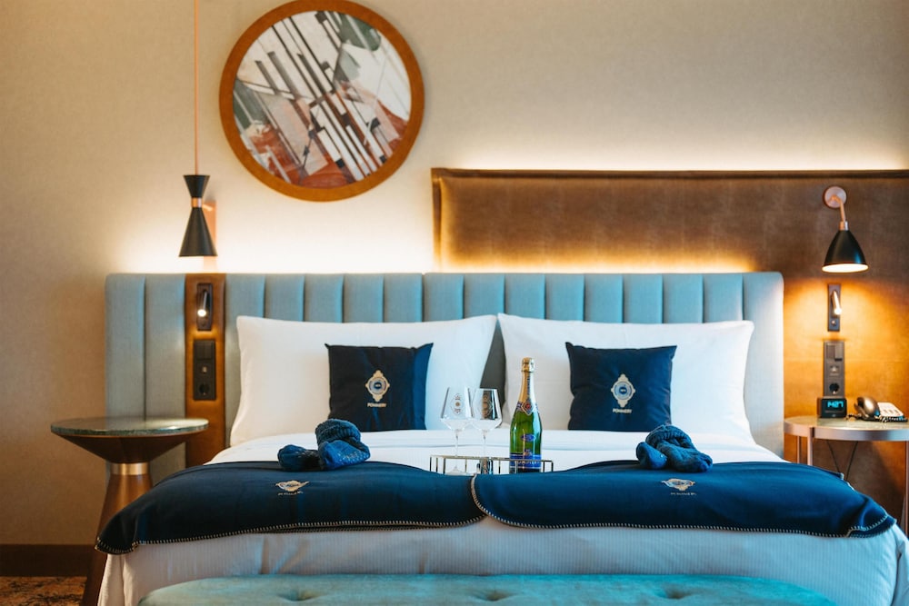 Suite, 1 cama de matrimonio grande, en esquina del hotel Hilton Frankfurt City Centre