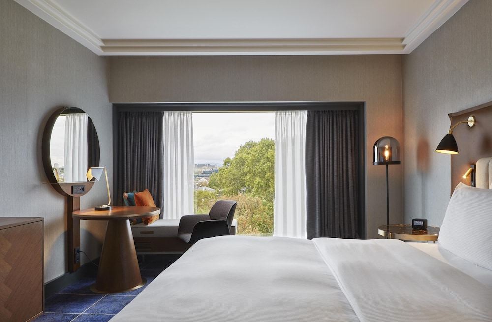 Habitación Deluxe, 2 camas individuales (Park or City View) del hotel Hilton Frankfurt City Centre. Foto 6