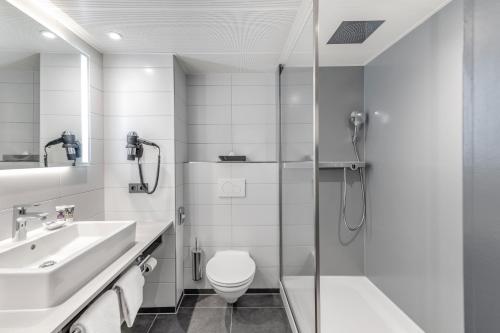 Habitación Estándar con 1 cama doble y sofá cama del hotel Mercure Freiburg Am Munster. Foto 9