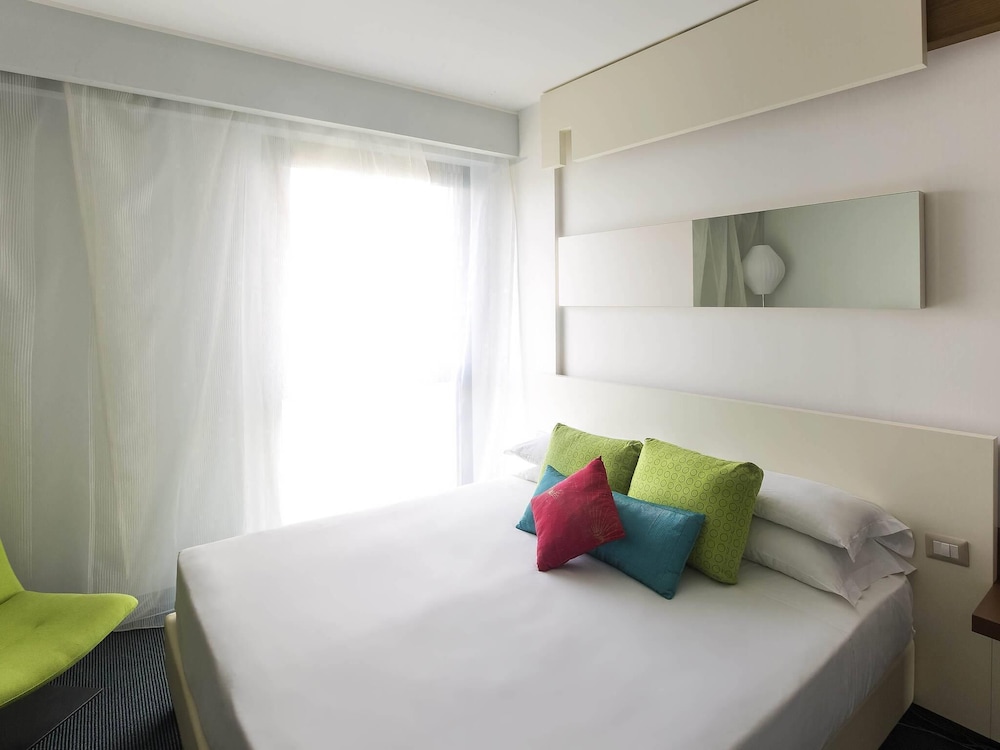 Habitación doble superior, 1 cama doble del hotel Ibis Styles Roma Eur. Foto 4