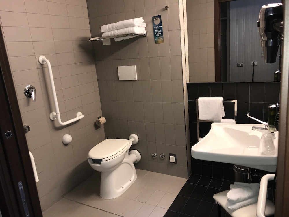 Habitación doble, 1 cama doble, accesible para personas con discapacidad del hotel Ibis Styles Roma Eur. Foto 2