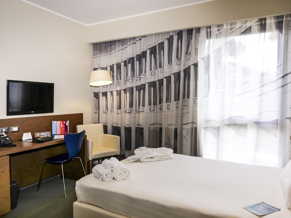 Habitación doble superior, 1 cama doble, balcón del hotel Ibis Styles Roma Eur. Foto 3