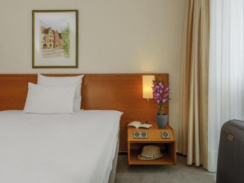 Habitación Estándar - 1 cama grande del hotel Novotel Freiburg Am Konzerthaus. Foto 2