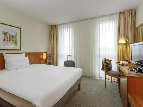 Habitación Doble Estándar del hotel Novotel Freiburg Am Konzerthaus. Foto 2
