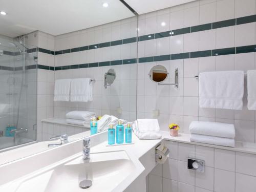 Habitación Doble Estándar del hotel Novotel Freiburg Am Konzerthaus. Foto 5