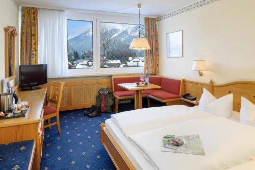 Habitación Doble Estándar del hotel Mercure Garmisch Partenkirchen. Foto 5