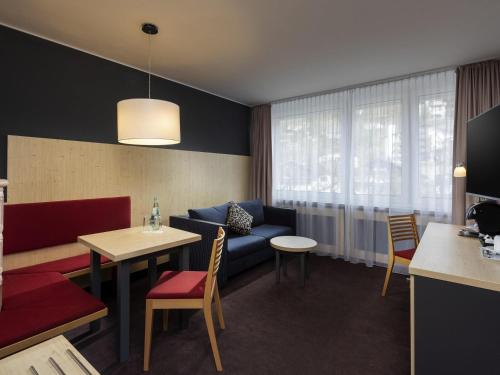 Suite Junior con cama doble del hotel Mercure Garmisch Partenkirchen. Foto 1