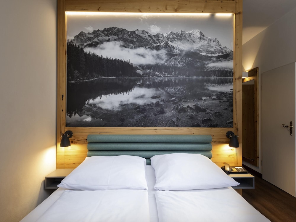 Habitación Privilegiada con cama doble del hotel Mercure Garmisch Partenkirchen. Foto 2