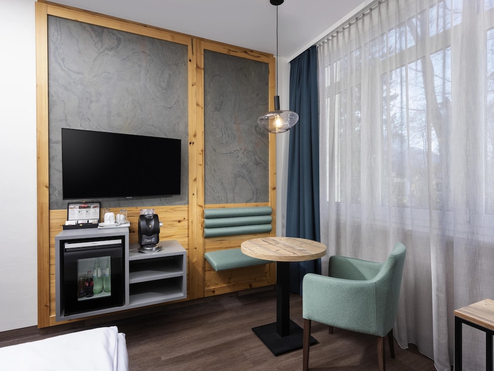 Habitación Privilegiada con cama doble del hotel Mercure Garmisch Partenkirchen. Foto 4