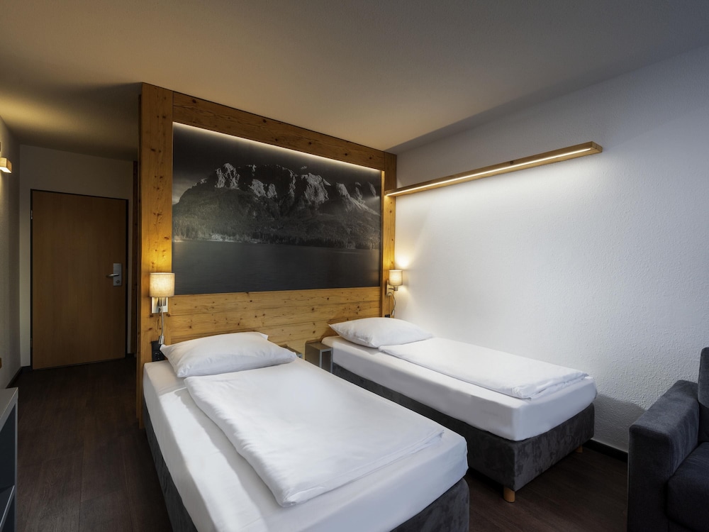 Habitación estándar con 2 camas individuales del hotel Mercure Garmisch Partenkirchen