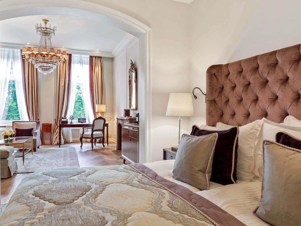 JUNIOR SUITE con vistas a la Alster del hotel Fairmont Vier Jahreszeiten Hamburg