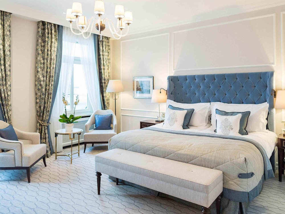 Habitación DELUXE con vistas a la Alster del hotel Fairmont Vier Jahreszeiten Hamburg