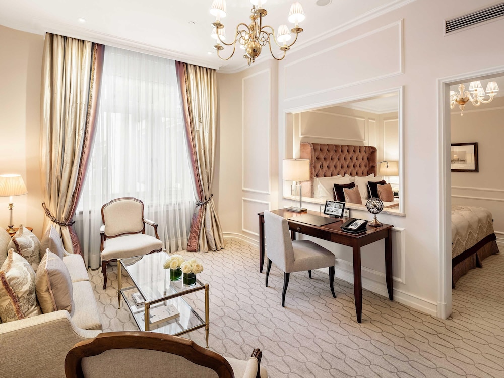 Junior Suite con vistas al jardín del hotel Fairmont Vier Jahreszeiten Hamburg