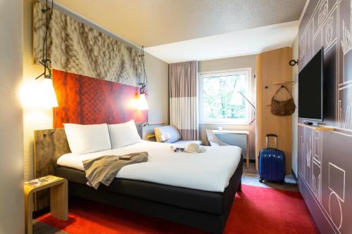 Room with One Double Bed and Sofa del hotel Ibis Hamburg Alster Centrum. Foto 8