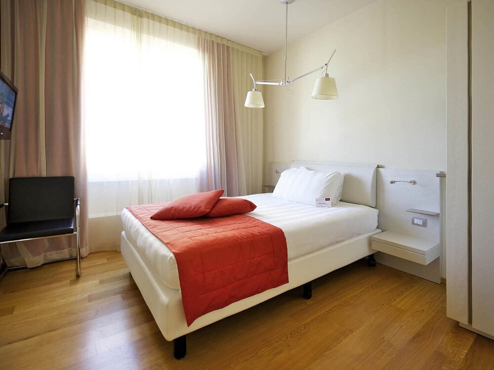 Habitación Classic con 1 cama individual (algunas ofrecen baño adaptado) del hotel Mercure Milano Solari