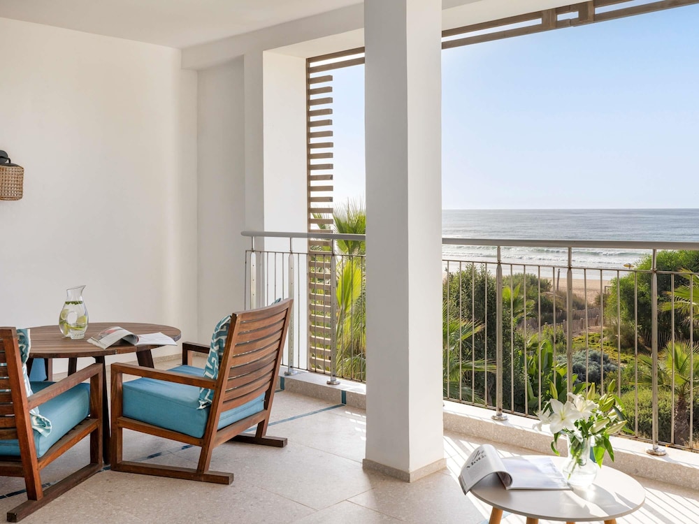 Opera Suite, 1 cama king - size, terraza y vista panorámica al mar del hotel Sofitel Agadir Thalassa Sea and Spa