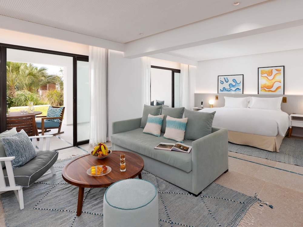 Junior Suite, 1 cama king - size, terraza con vistas a la piscina y al mar del hotel Sofitel Agadir Thalassa Sea and Spa