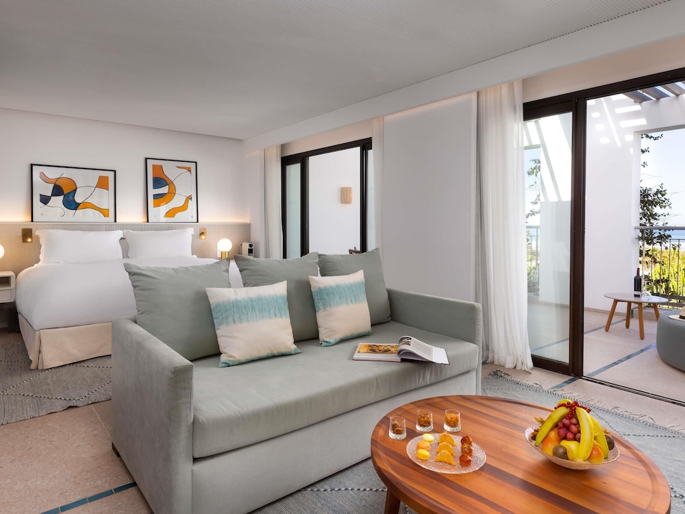 Junior Suite, 1 cama king - size, terraza con vistas a la piscina y al mar del hotel Sofitel Agadir Thalassa Sea and Spa. Foto 1