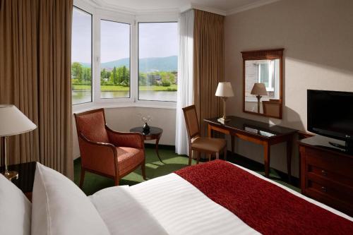 Habitación con vistas al río - 1 cama extragrande del hotel Heidelberg Marriott. Foto 2