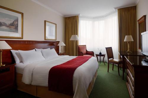 Habitación con balcón - 1 cama extragrande del hotel Heidelberg Marriott. Foto 1