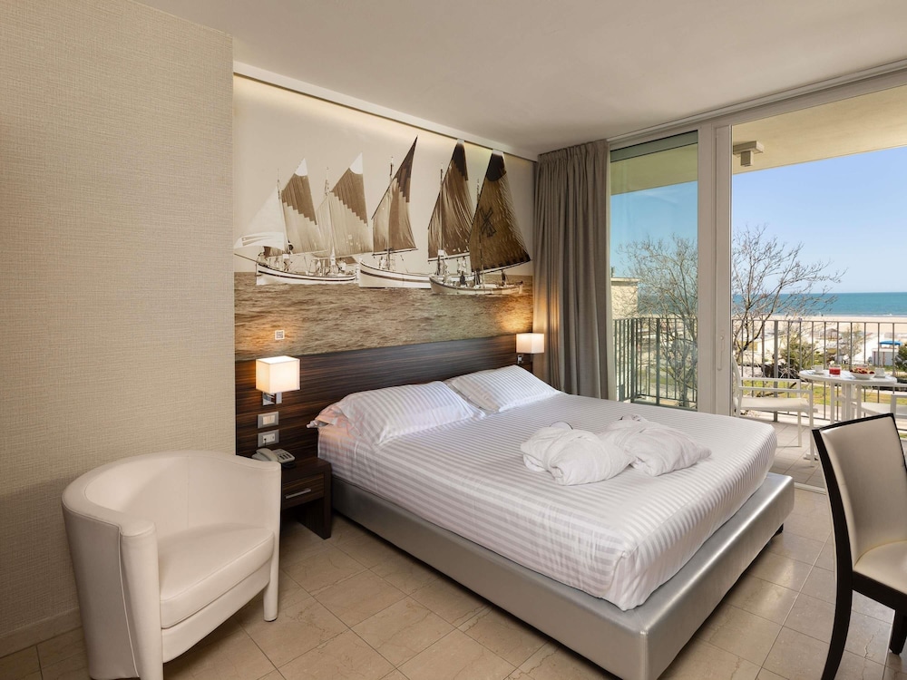 Habitación Privilege matrimonial y bonito balcón con vistas al mar - MÁX. 3 personas del hotel Mercure Rimini Lungomare