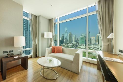Habitación Doble Deluxe Executive con acceso al salón del hotel Eastin Grand Sathorn Bangkok