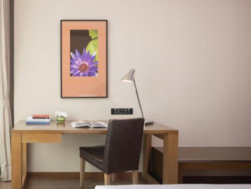 Habitación Triple Superior Sky del hotel Eastin Grand Sathorn Bangkok. Foto 1