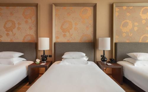 Habitación Triple Superior Sky del hotel Eastin Grand Sathorn Bangkok. Foto 3