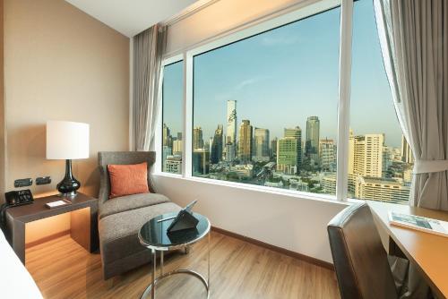 Habitación Superior Sky Mahanakhon del hotel Eastin Grand Sathorn Bangkok. Foto 2