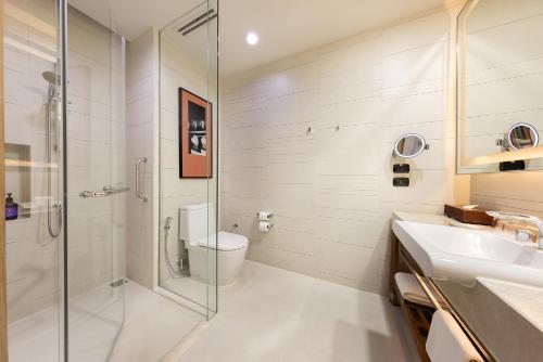 Habitación Executive Superior Doble con acceso al salón - 1 o 2 camas del hotel Eastin Grand Sathorn Bangkok. Foto 4