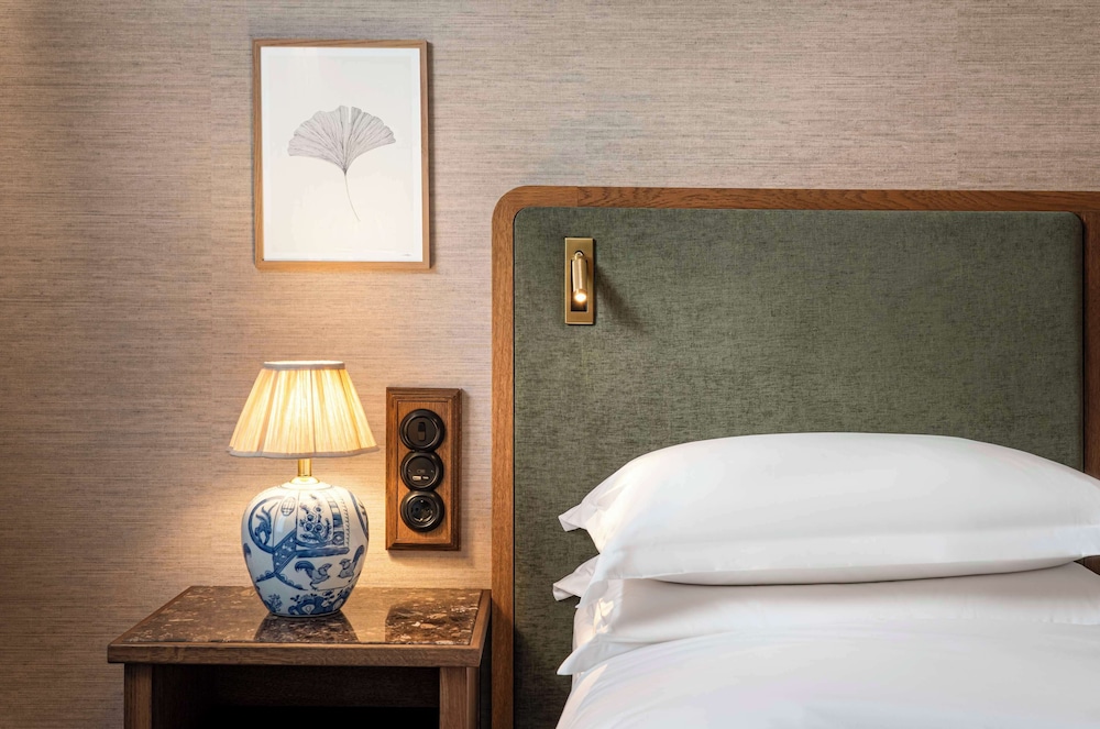2 camas individuales del hotel Brunfels Hotel, in the Unbound Collection by Hyatt
