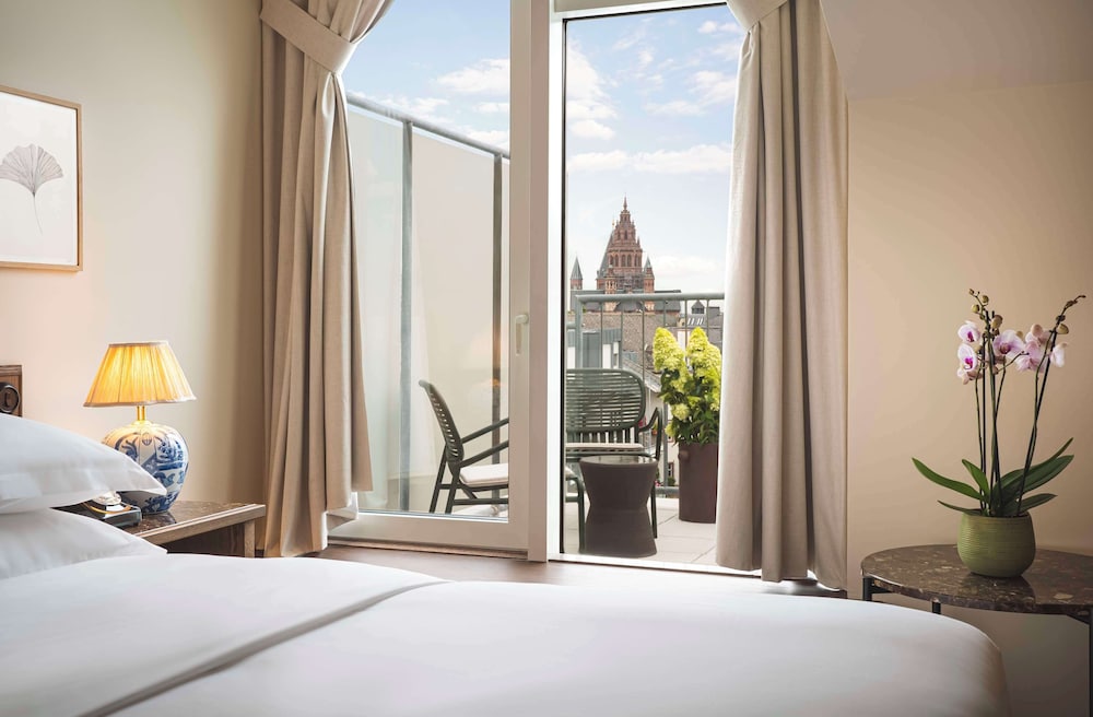 1 Cama King con Balcón del hotel Brunfels Hotel, in the Unbound Collection by Hyatt. Foto 1