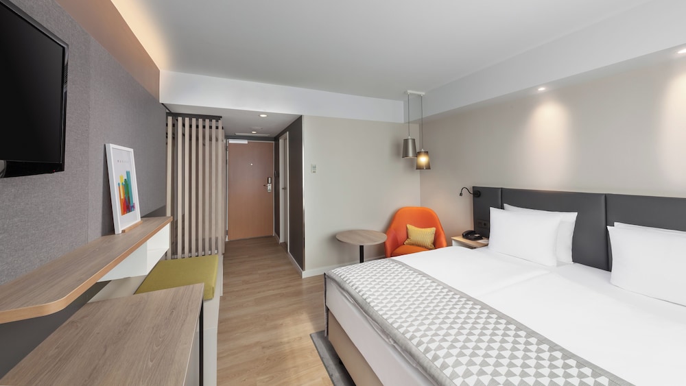 Habitación estándar, 1 cama de matrimonio grande del hotel Holiday Inn Munich - City Centre, An Ihg. Foto 1