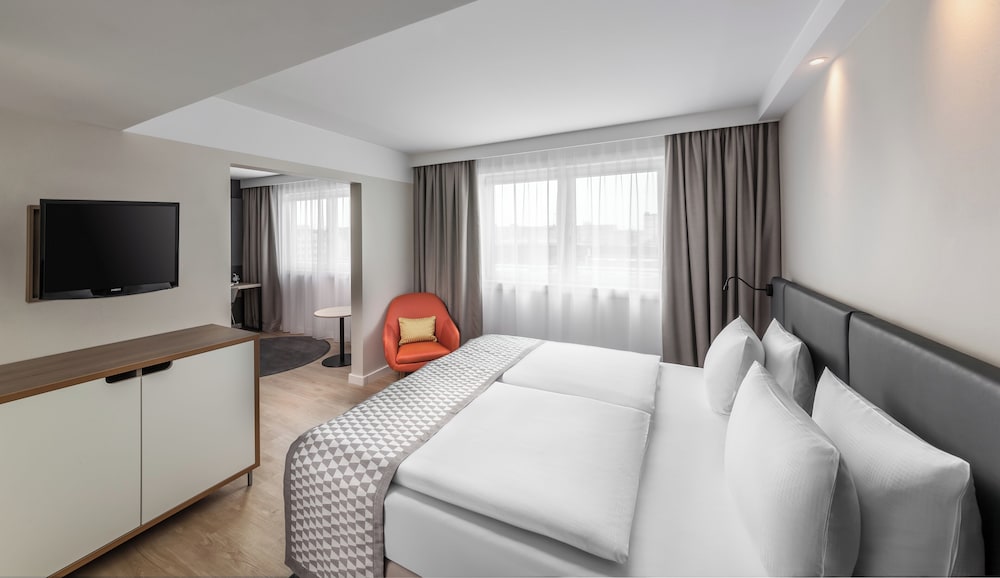 Habitación estándar, 1 cama de matrimonio grande del hotel Holiday Inn Munich - City Centre, An Ihg. Foto 2