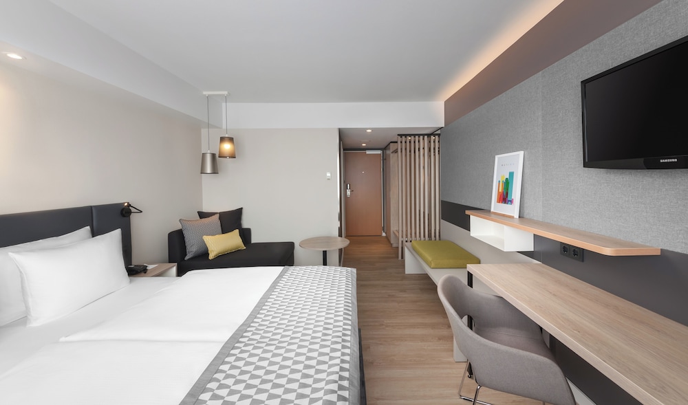 Habitación estándar, 1 cama de matrimonio grande, vistas a la ciudad del hotel Holiday Inn Munich - City Centre, An Ihg