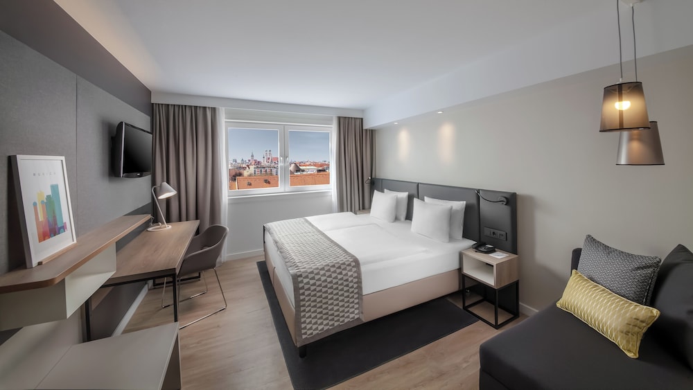 Habitación estándar, 1 cama de matrimonio grande, vistas a la ciudad del hotel Holiday Inn Munich - City Centre, An Ihg. Foto 1